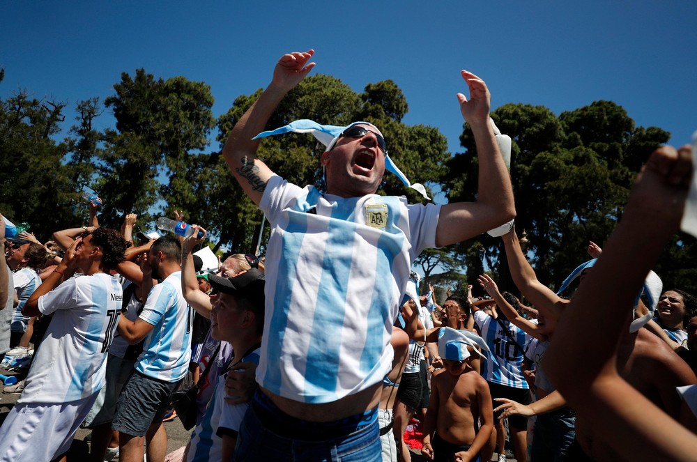 Thủ đô Argentina chìm trong mưa nước mắt vì hạnh phúc - Ảnh 2.