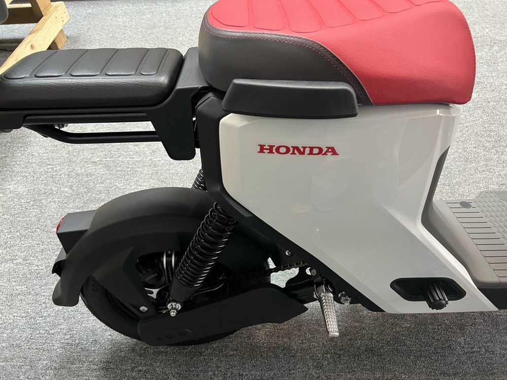Xe máy điện Honda U-Be giá 29 triệu tại Việt Nam, tầm hoạt động 80km mỗi lần sạc - Ảnh 6.