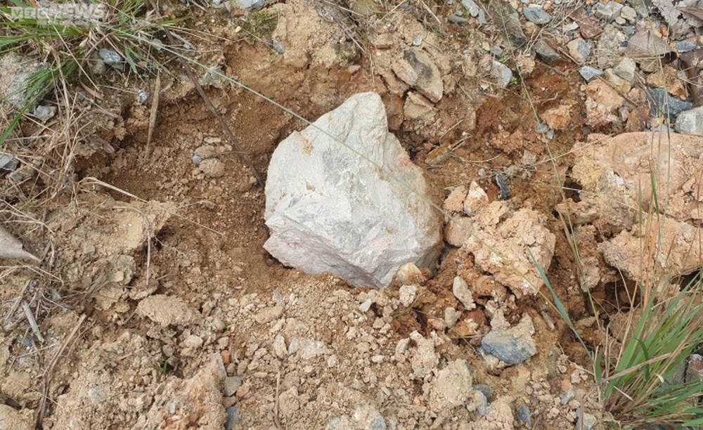 Nổ mìn khai thác mỏ, đá văng trúng nhà dân ở Quảng Ninh - Ảnh 11.
