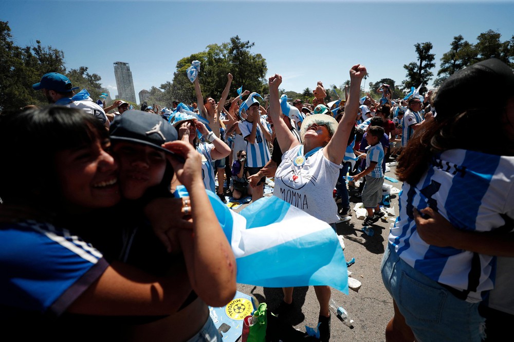 Thủ đô Argentina chìm trong mưa nước mắt vì hạnh phúc - Ảnh 8.