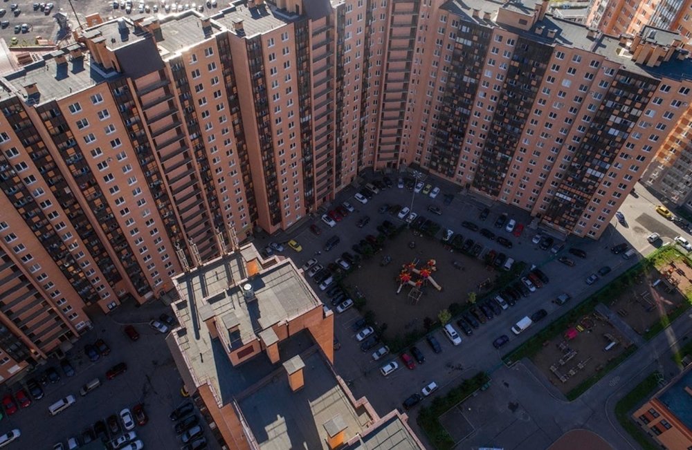 Tòa nhà được mệnh danh là siêu chung cư ở Nga: Có 3.708 căn hộ, chứa đủ dân số một thành phố, ai ở cũng mê vì 3 điều này - Ảnh 1.