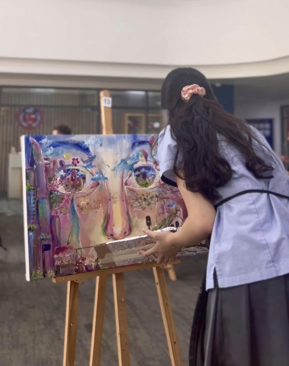 Sao Việt 2/12: Con gái Quyền Linh giành giải nhất cuộc thi vẽ tranh - Ảnh 2.