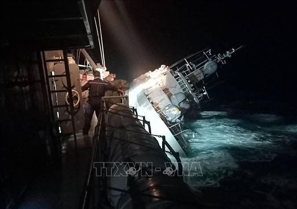 Vụ đắm tàu chiến ở Thái Lan: Cứu thêm một thủy thủ trôi trên biển, 29 người vẫn mất tích - Ảnh 1.