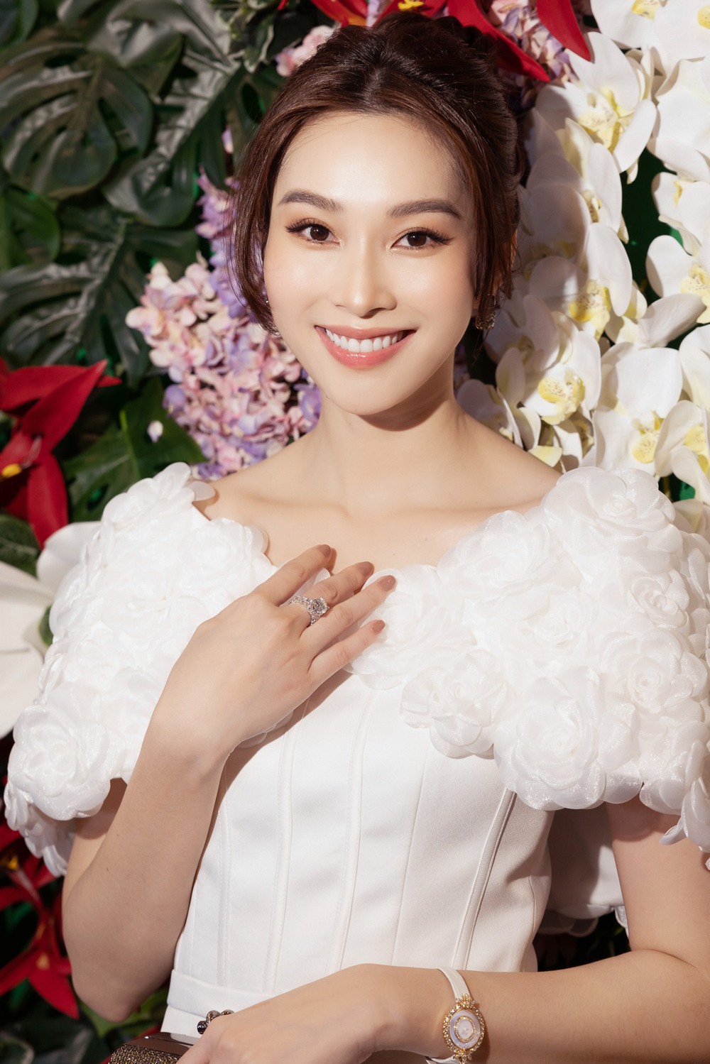 Top 5 Hoa hậu Việt Nam 2012: Đặng Thu Thảo xuất hiện là gây sốt, 1 người chuyển hướng làm ca sĩ - Ảnh 2.
