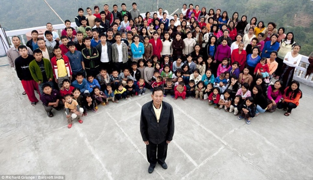 Ngỡ ngàng với gia đình đông nhất thế giới: 1 chồng, 39 vợ, 94 con - Ảnh 1.