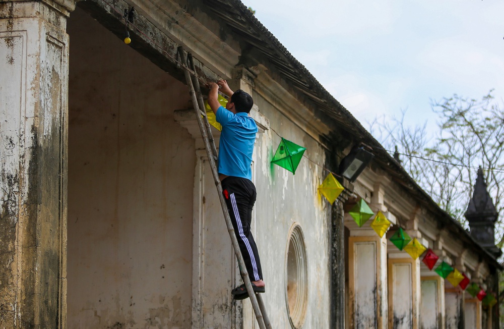 Vẻ đẹp của nhà thờ đá 120 tuổi xây bằng vỏ cây và dây tơ hồng ở Đà Nẵng - Ảnh 15.