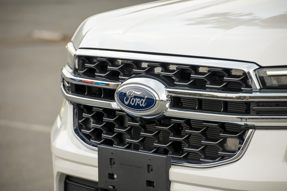 Vua doanh số Ford Everest nâng cấp trang bị ở Việt Nam: Bản tầm trung giá 1,286 tỷ đồng - Ảnh 2.