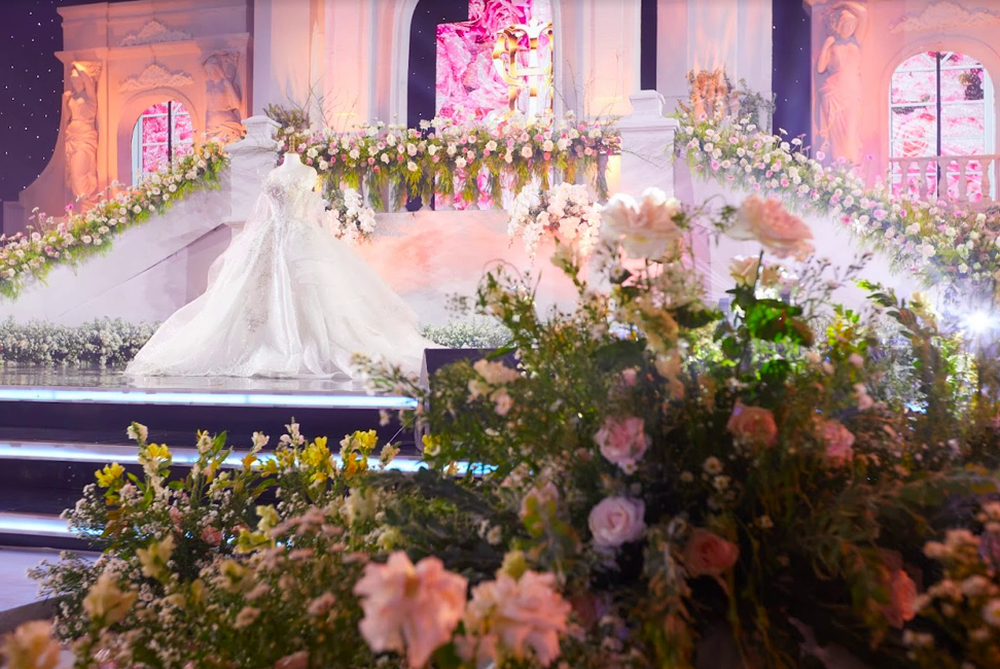 Hé lộ không gian cưới xịn xò như vườn cổ tích của Khánh Thi - Phan Hiển, 2 nhóc tỳ lộ diện cực đáng yêu - Ảnh 8.