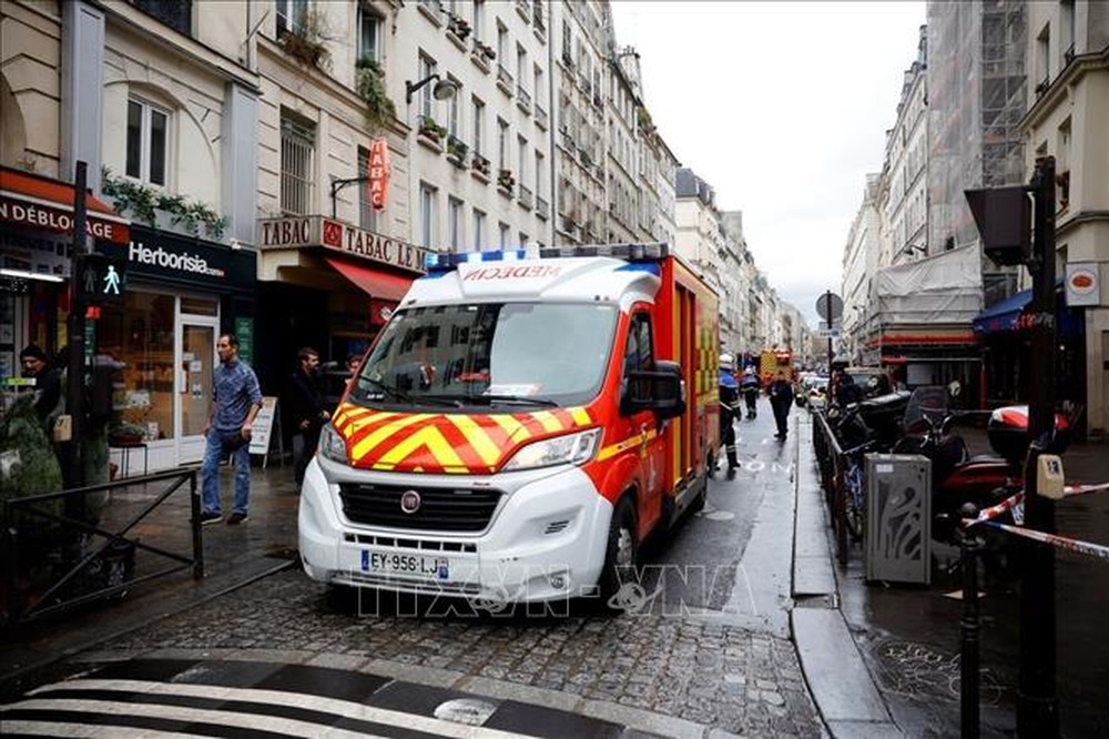 Xả súng tại Paris, nhiều người bị thương - Ảnh 1.
