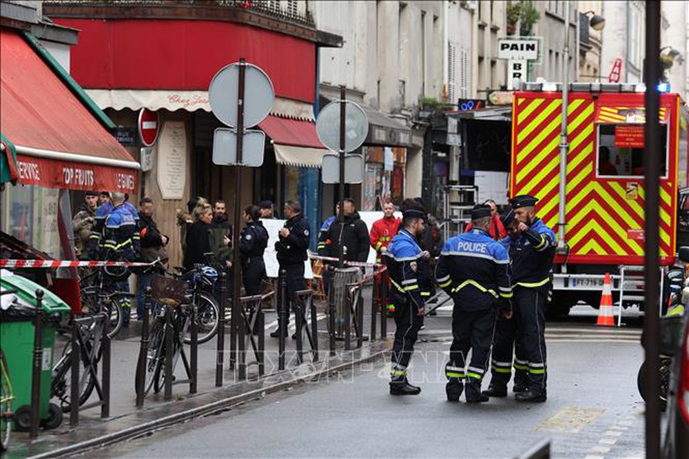 Nổ súng tại Paris: Cảnh sát Pháp điều tra yếu tố phân biệt chủng tộc - Ảnh 1.