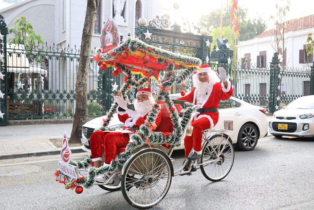 Không khí Giáng sinh lung linh, ngập tràn tại các nhà thờ ở Hà Nội - Ảnh 11.