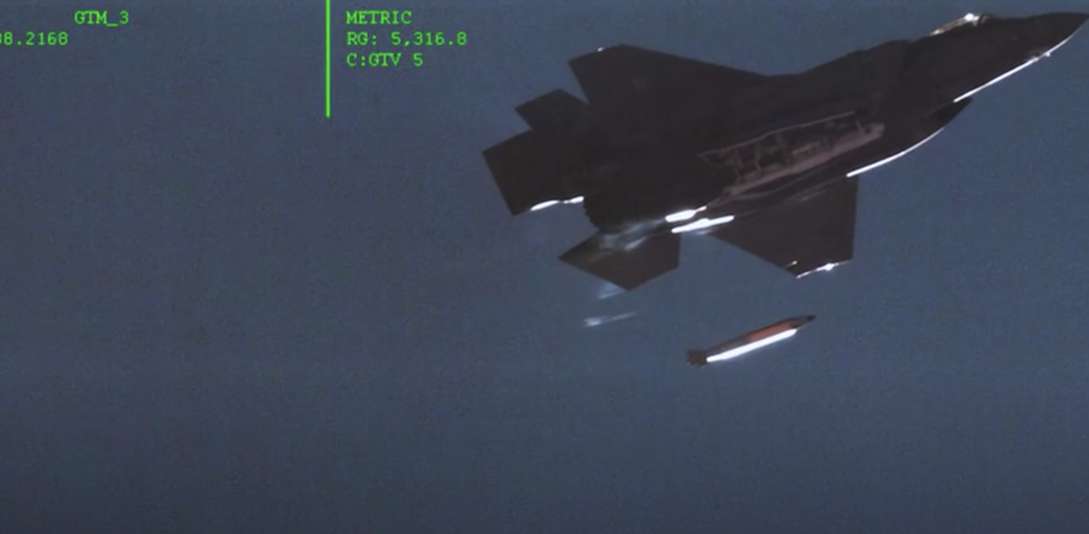 Bom nhiệt hạch B61-12 trên F-35 làm lu mờ kho vũ khí đồ sộ của Su-57 - Ảnh 2.