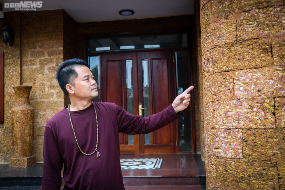 Khám phá ngôi nhà làm từ 30.000 viên đá ong độc nhất ở Hà Tĩnh - Ảnh 3.