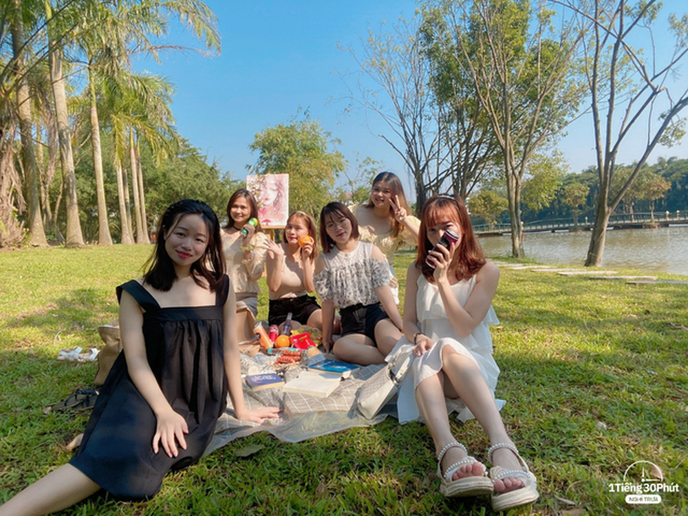 Công ty có khuôn viên như resort cao cấp với căng tin phục vụ ăn trưa miễn phí cho toàn bộ nhân viên