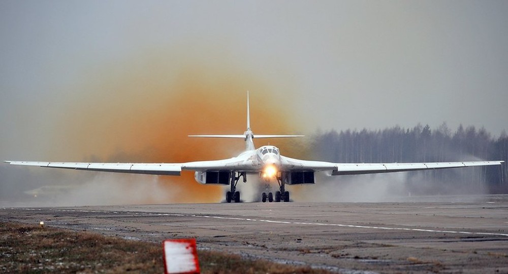 Nhược điểm lớn của oanh tạc cơ Tu-160 khiến Ukraine quyết định từ bỏ - Ảnh 2.