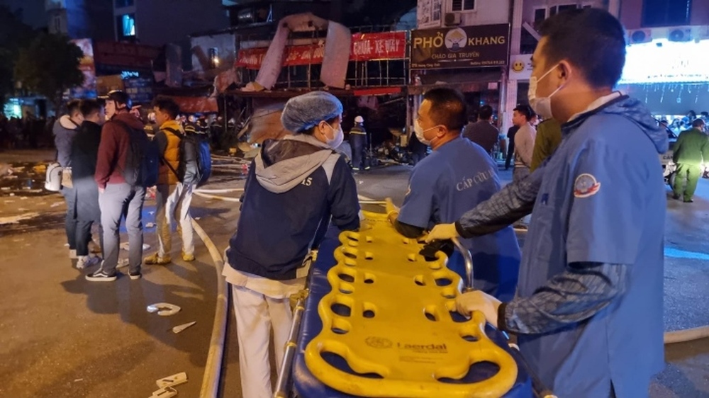 Hà Nội: Nổ kinh hoàng ở cửa hàng sửa xe máy, 3 người bị thương - Ảnh 4.