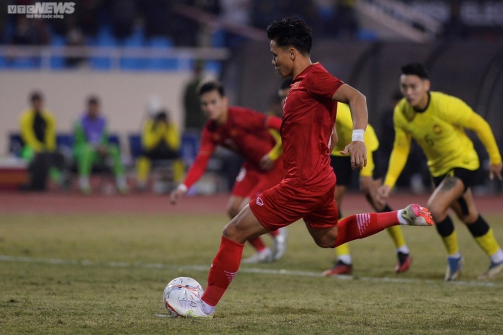 Trực tiếp bóng đá Việt Nam 2-0 Malaysia: Ngọc Hải ghi bàn trên chấm 11m - Ảnh 2.