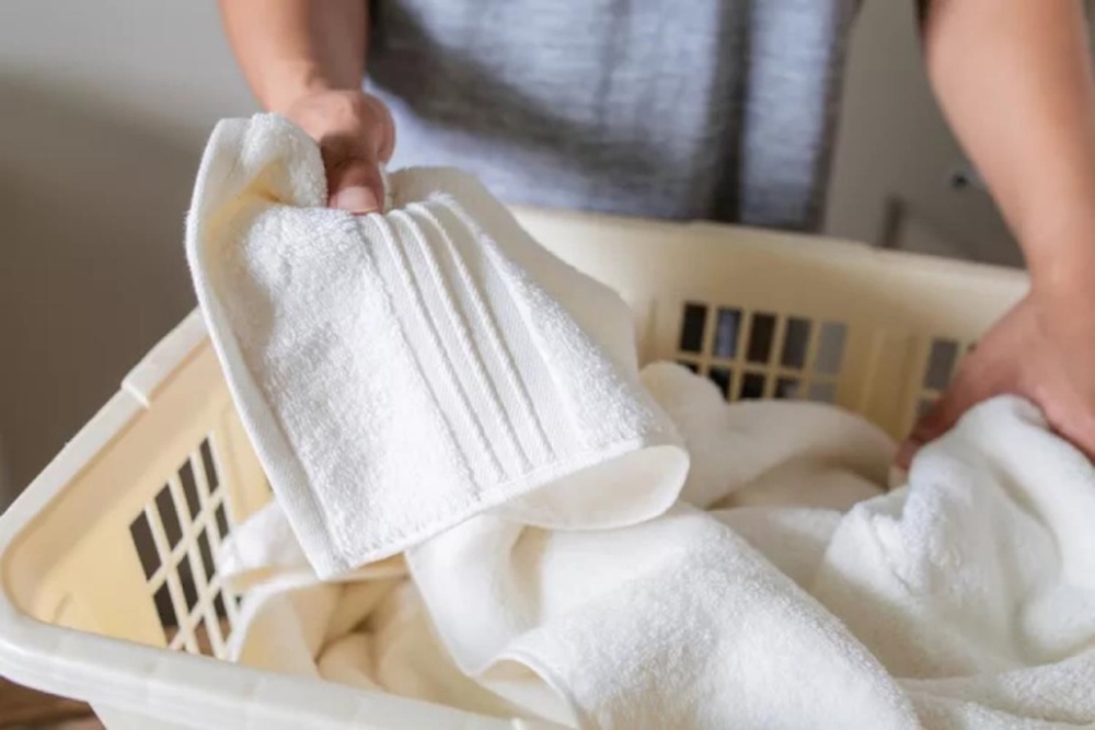 10 lợi ích thần kỳ của giấm trong việc giặt ủi - Ảnh 1.
