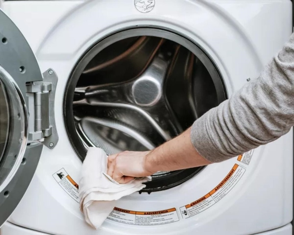 10 lợi ích thần kỳ của giấm trong việc giặt ủi - Ảnh 9.