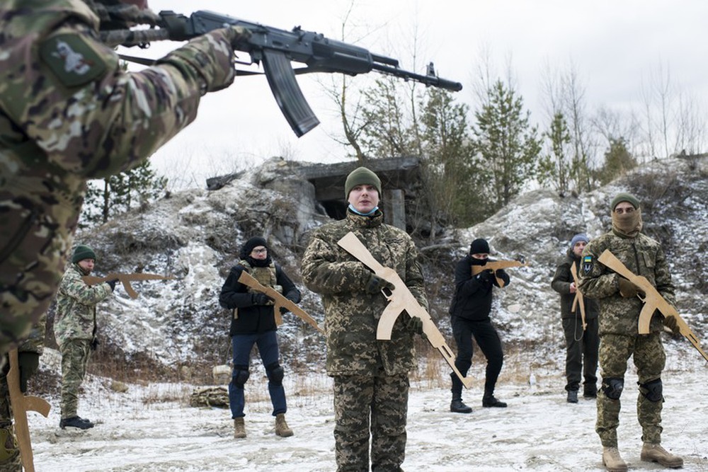 Đại tá Mỹ tiết lộ thương vong kinh hoàng của Quân đội Ukraine - Ảnh 1.