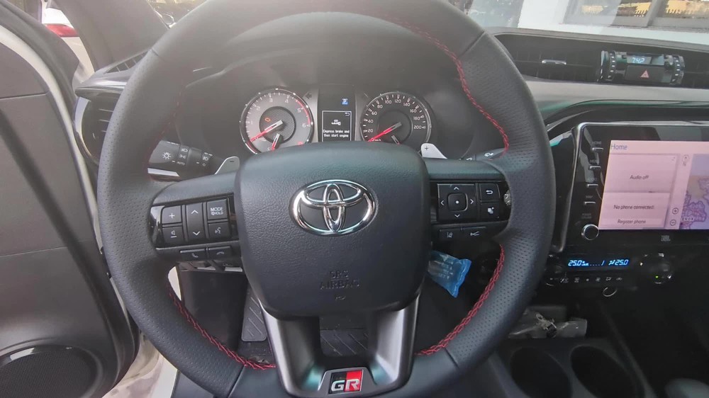 Đại lý chào bán Toyota Hilux GR Sport độc nhất Việt Nam: Giá 1,1 tỷ đồng, ngang tầm Ranger Raptor - Ảnh 9.