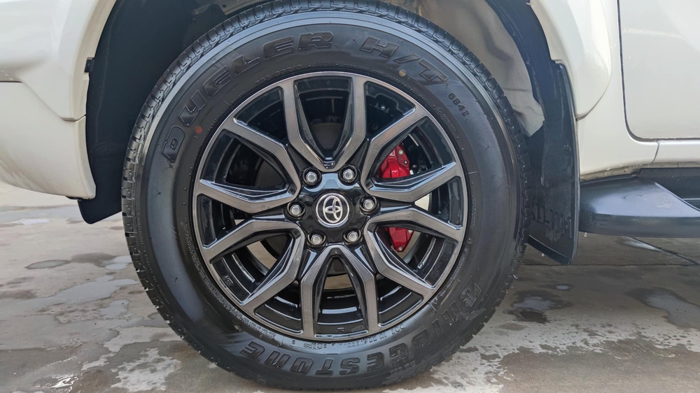 Đại lý chào bán Toyota Hilux GR Sport độc nhất Việt Nam: Giá 1,1 tỷ đồng, ngang tầm Ranger Raptor - Ảnh 5.