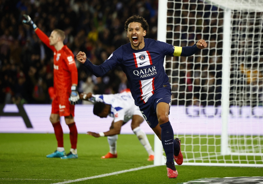 Neymar nhận thẻ đỏ, Mbappe tỏa sáng giúp PSG thắng kịch tính Strasbourg - Ảnh 1.