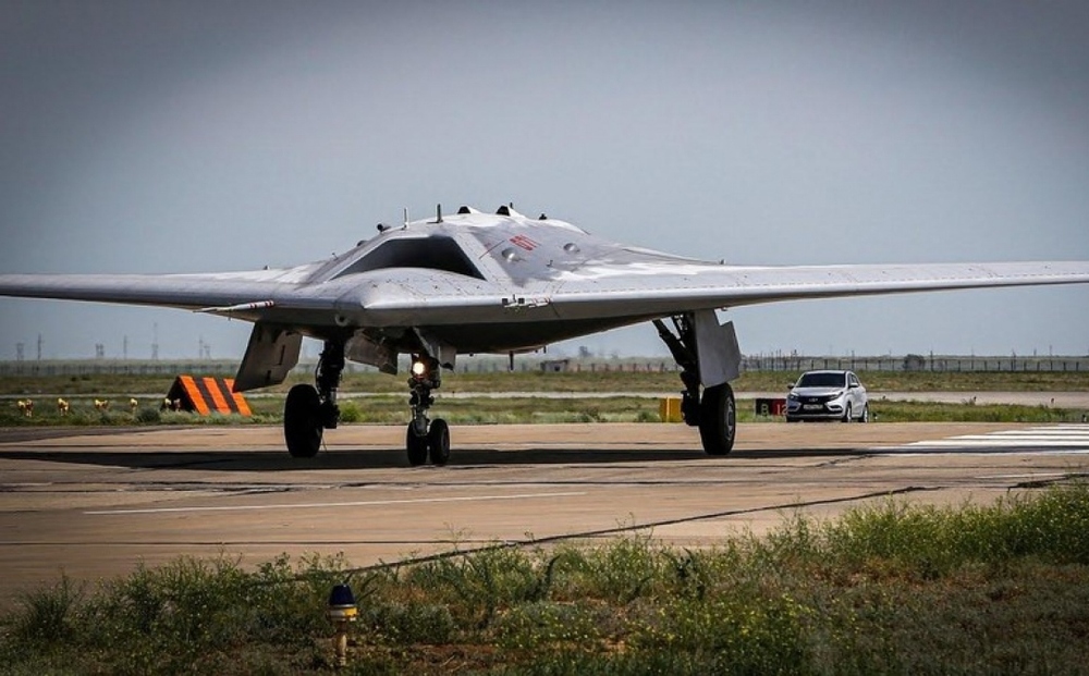 "Thợ săn" Okhotnik và chiến đấu cơ Su-57: Cặp song sát tàng hình của Nga
