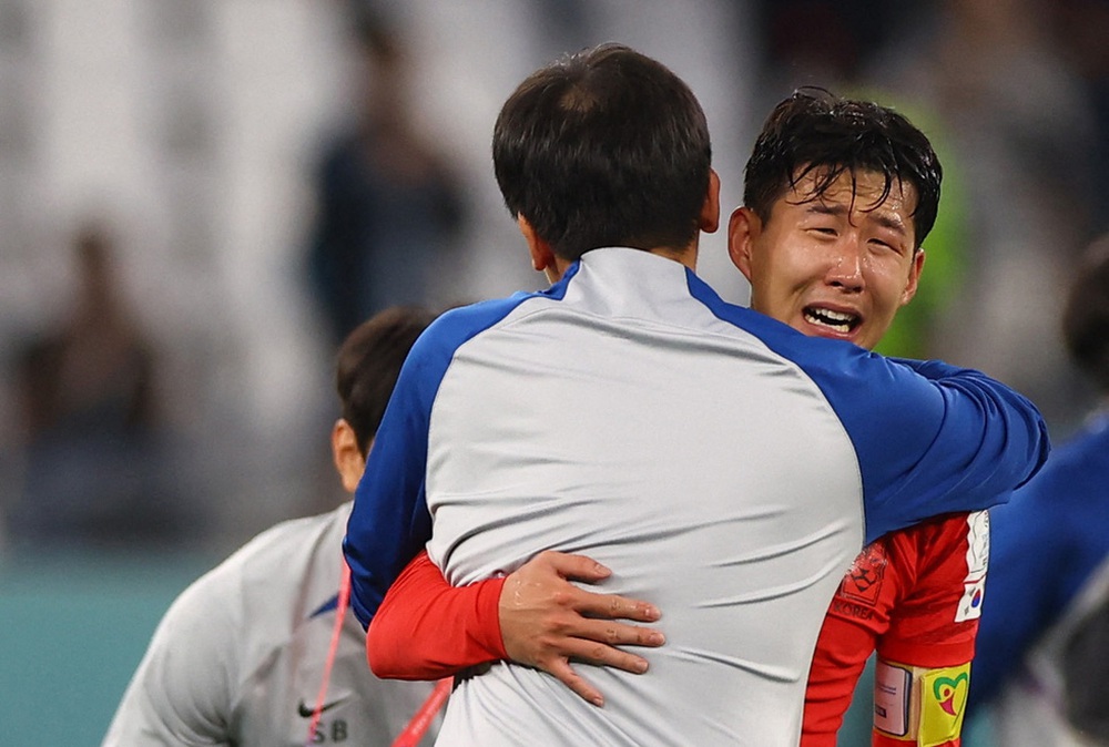 Những giọt nước mắt trái chiều của Suarez và Son Heung Min - Ảnh 16.
