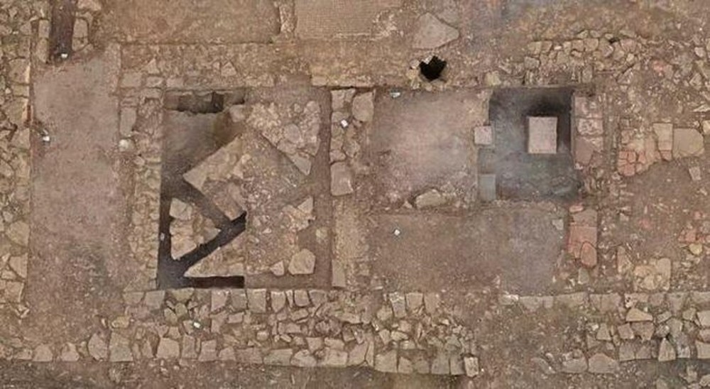Tìm nhà kho cổ, sốc nặng vì lọt vào spa 1.700 tuổi hiện đại như thế kỷ 21 - Ảnh 2.