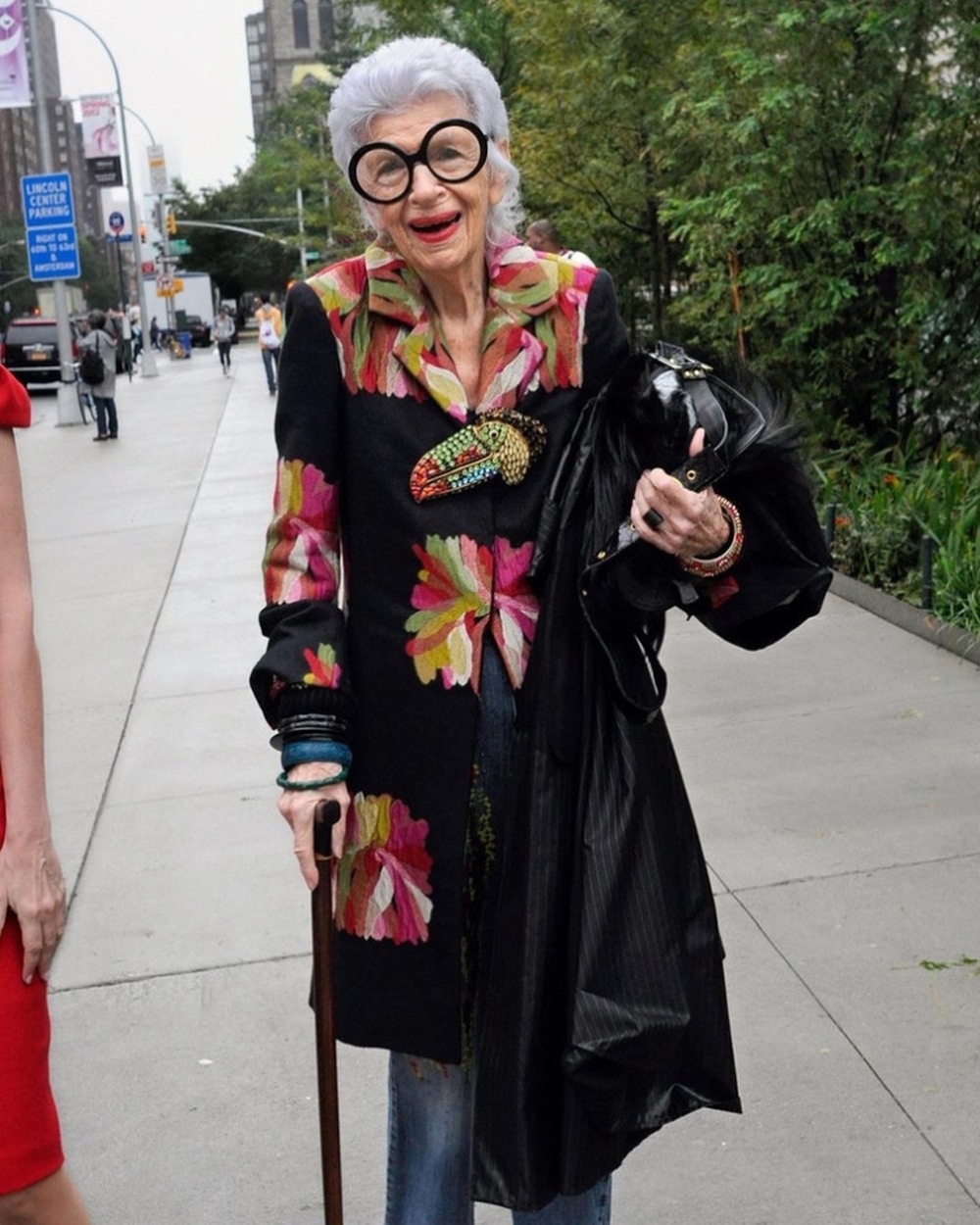 Biểu tượng thời trang 101 tuổi tiết lộ điều giúp bà nổi tiếng bất chấp tuổi tác - Ảnh 4.