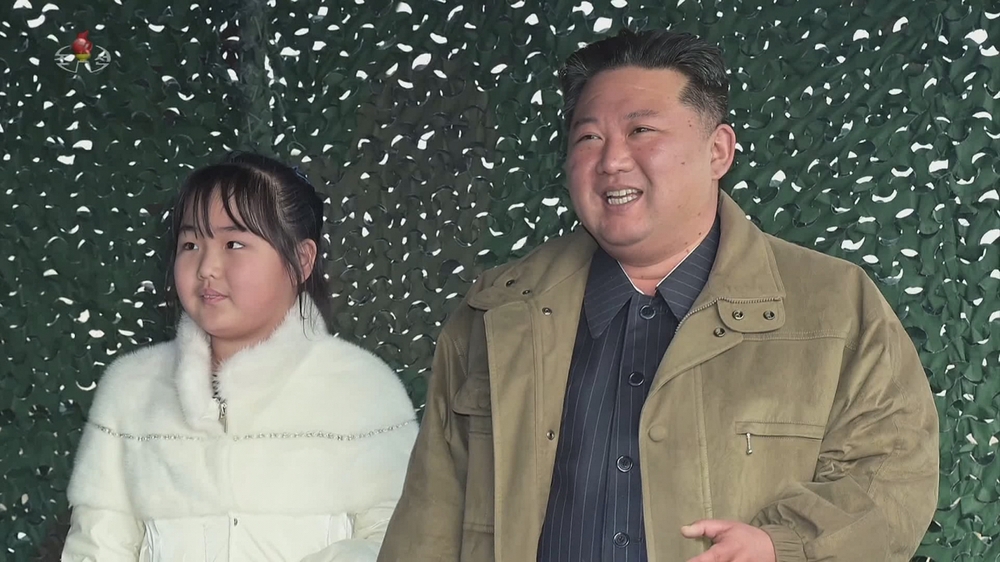 Con gái Chủ tịch Kim Jong-un tạo cơn sốt thời trang ở Triều Tiên - Ảnh 1.