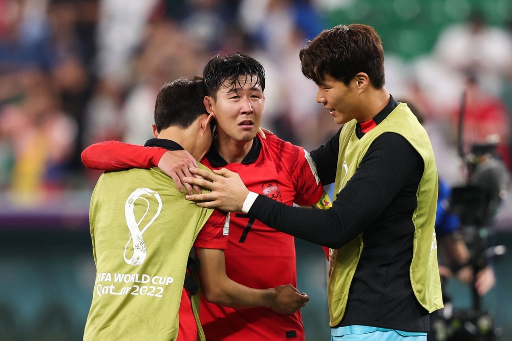 Son Heung-min khóc như mưa, tuyển Hàn Quốc vỡ òa cảm xúc sau 8 phút nghẹt thở - Ảnh 10.