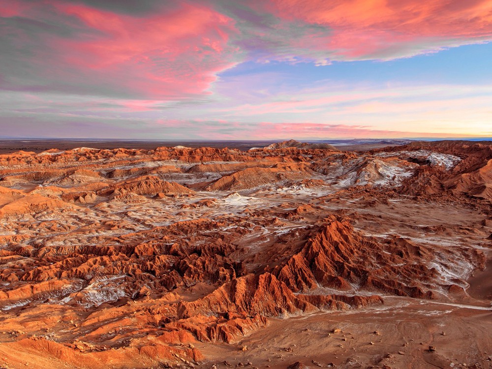 Sa mạc Atacama biến thành bãi rác khổng lồ - Ảnh 1.