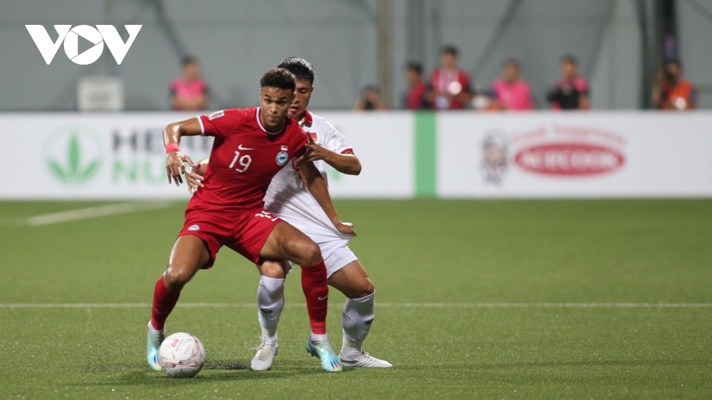 Trực tiếp Singapore 0 - 0 ĐT Việt Nam: Văn Quyết suýt lập siêu phẩm - Ảnh 1.