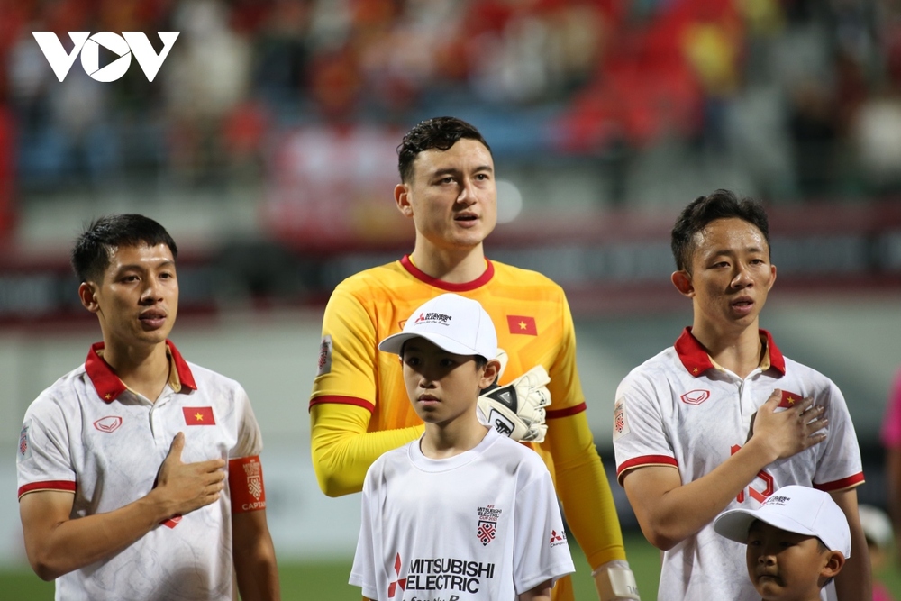 Trực tiếp Singapore 0 - 0 ĐT Việt Nam: Đôi công rực lửa, chờ bàn thắng tới - Ảnh 2.