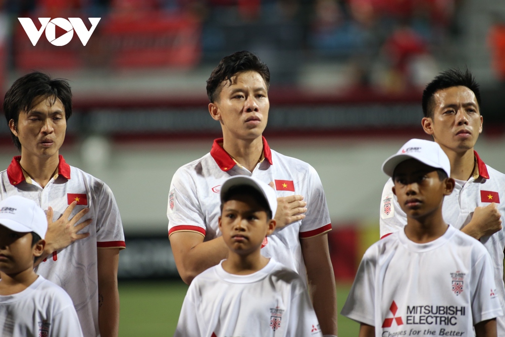 Trực tiếp Singapore 0 - 0 ĐT Việt Nam: Đôi công rực lửa, chờ bàn thắng tới - Ảnh 1.