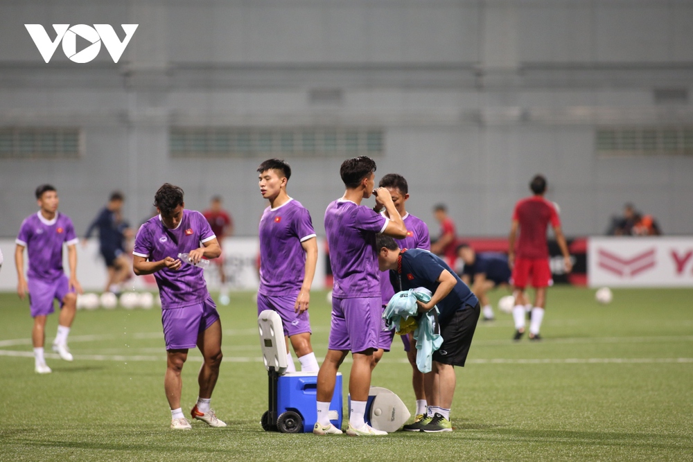 Trực tiếp Singapore 0 - 0 ĐT Việt Nam: HLV Park Hang Seo xoay tua - Ảnh 2.