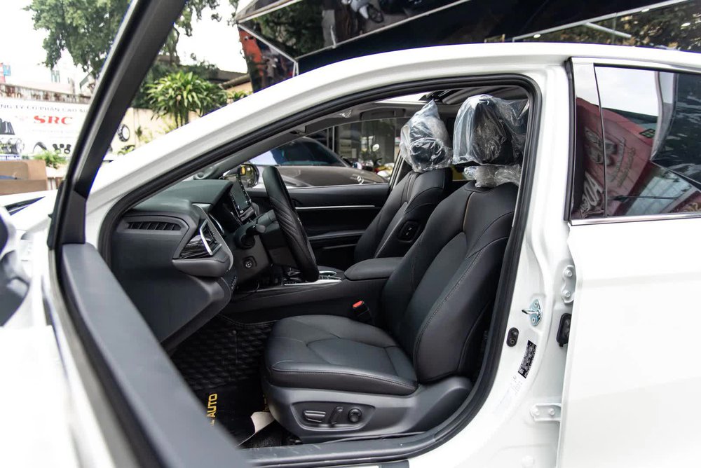 Toyota Camry biển tứ quý 8 giảm giá 400 triệu sau 1 tháng: Giá mới vẫn ngang Lexus ES đập hộp - Ảnh 4.