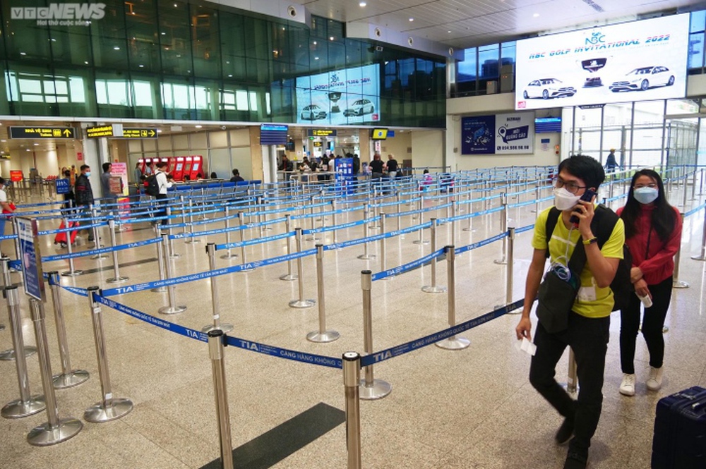 Sân bay Tân Sơn Nhất thông thoáng trong ngày đầu nghỉ Tết dương lịch 2023 - Ảnh 7.