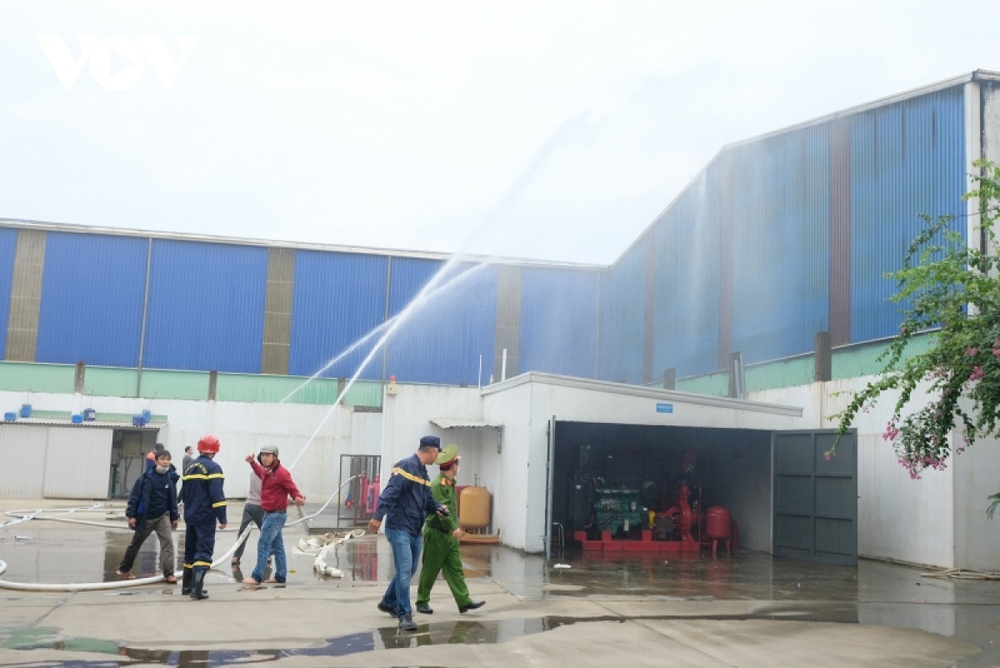 Cháy lớn Nhà máy Nhựa trong Khu Công nghiệp Hòa Khánh, Đà Nẵng - Ảnh 6.
