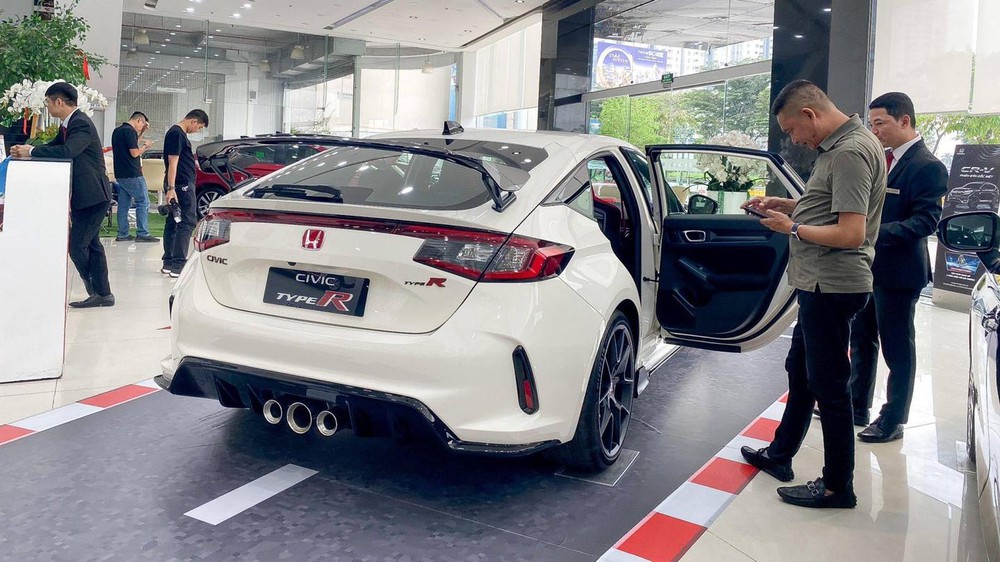 Honda Civic Type R giá gần 2,4 tỷ đồng tại Việt Nam: Đắt gấp rưỡi BMW 330i lắp ráp, ngang C 300 nhập - Ảnh 3.