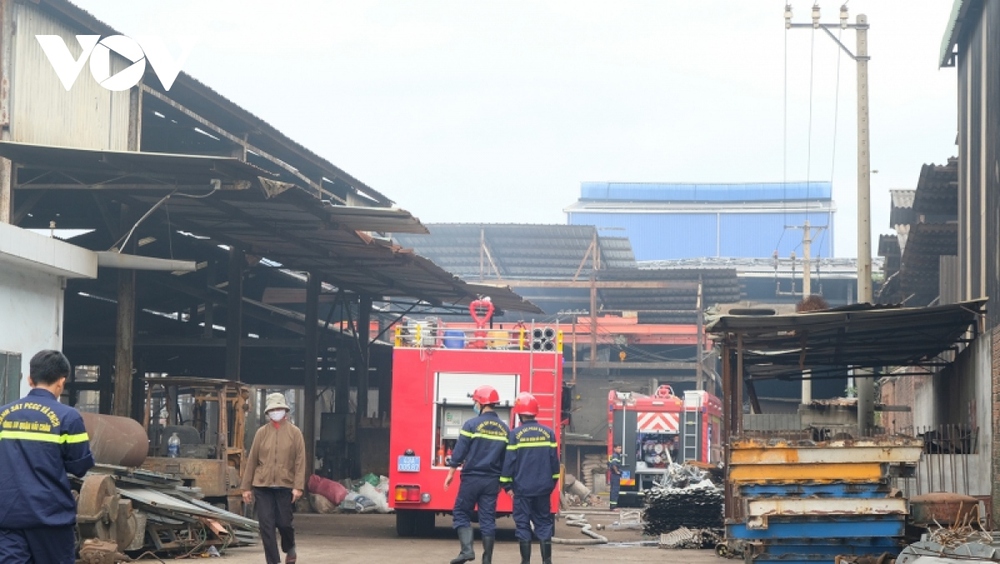 Cháy lớn Nhà máy Nhựa trong Khu Công nghiệp Hòa Khánh, Đà Nẵng - Ảnh 3.