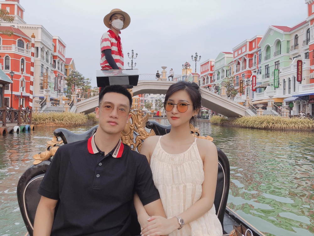 Yêu nhau 8 năm, cầu thủ Huy Hùng và vợ chốt cưới vì một câu nói của bố chồng