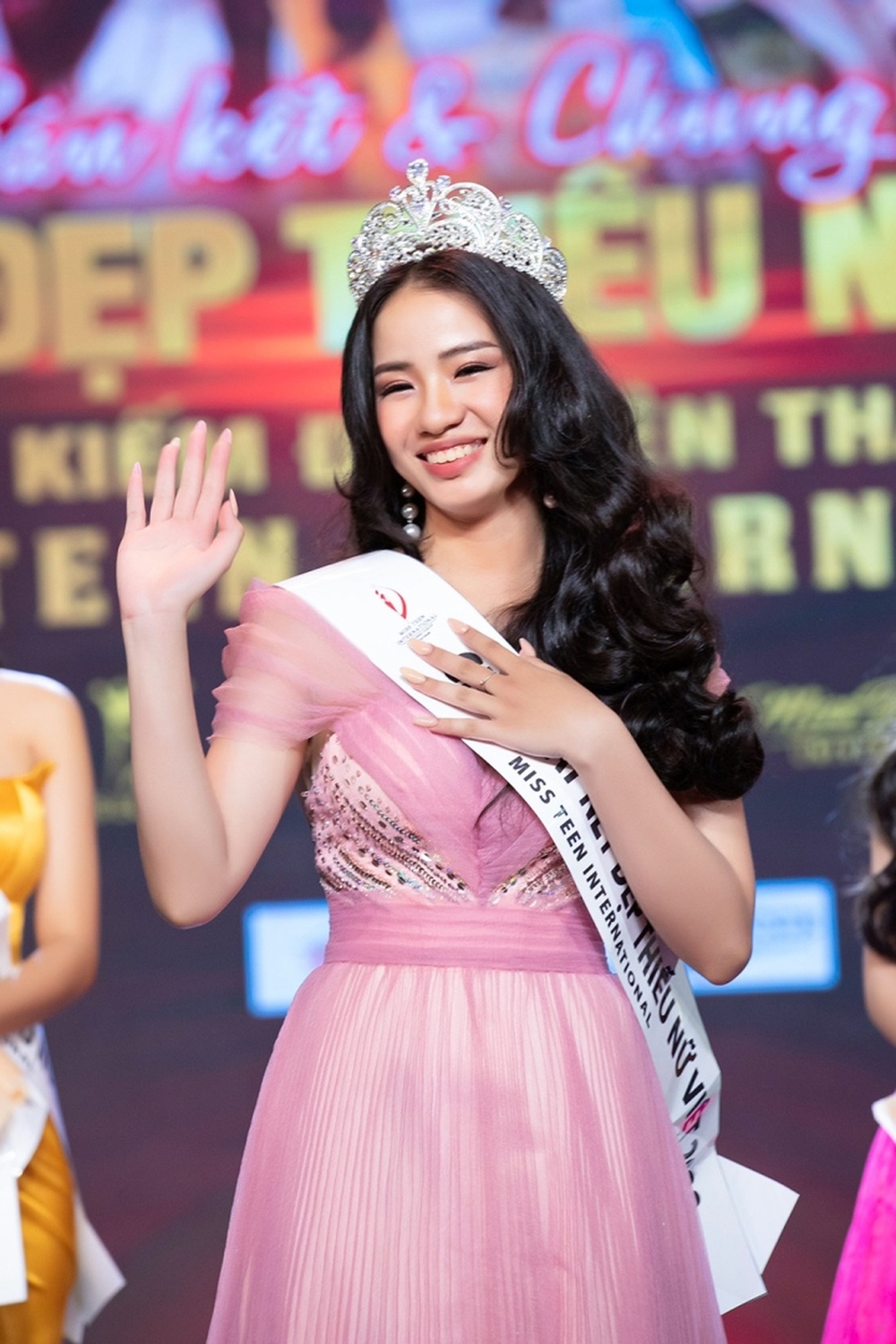 Nữ sinh 19 tuổi đăng quang Hoa khôi Nét đẹp Thiếu nữ Việt 2022 - Ảnh 2.
