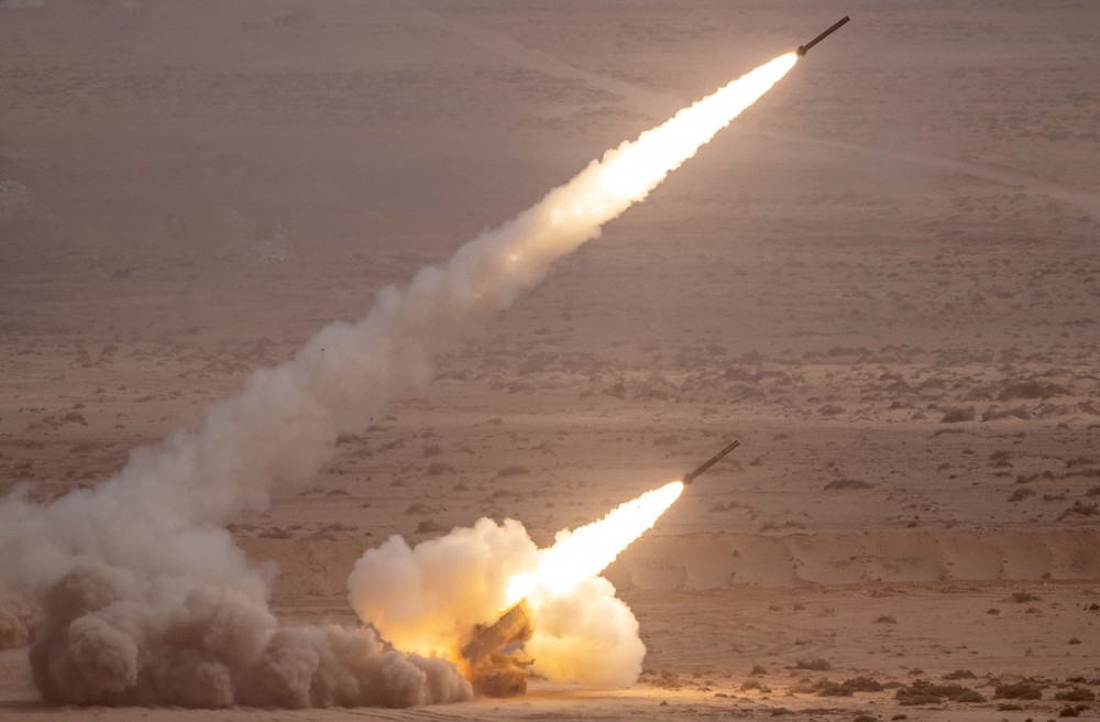 Đằng sau việc hệ thống tên lửa HIMARS Mỹ cung cấp cho Ukraine không thể bắn quá 80km - Ảnh 1.