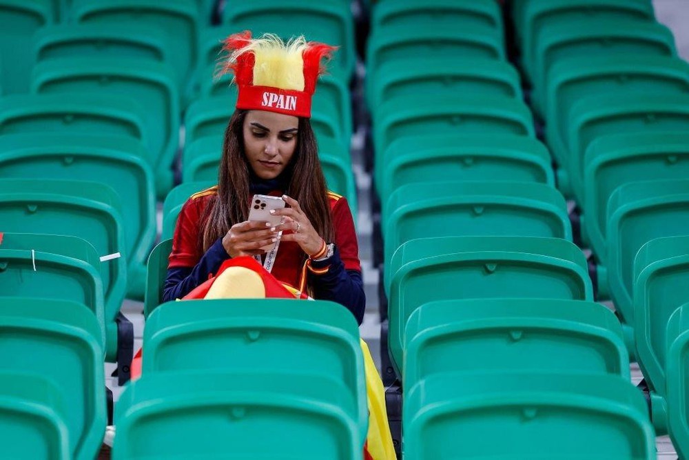 Quên lối về trước nhan sắc dàn CĐV nữ Tây Ban Nha tại World Cup 2022 - Ảnh 12.