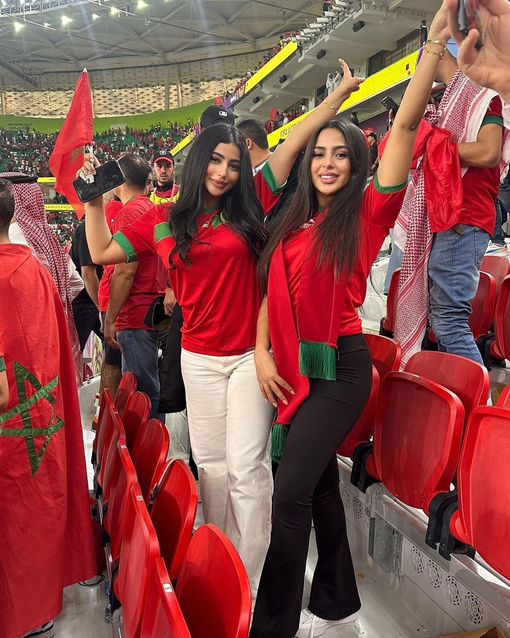 Mê mẩn với nhan sắc dàn CĐV Morocco tại World Cup 2022 - Ảnh 4.