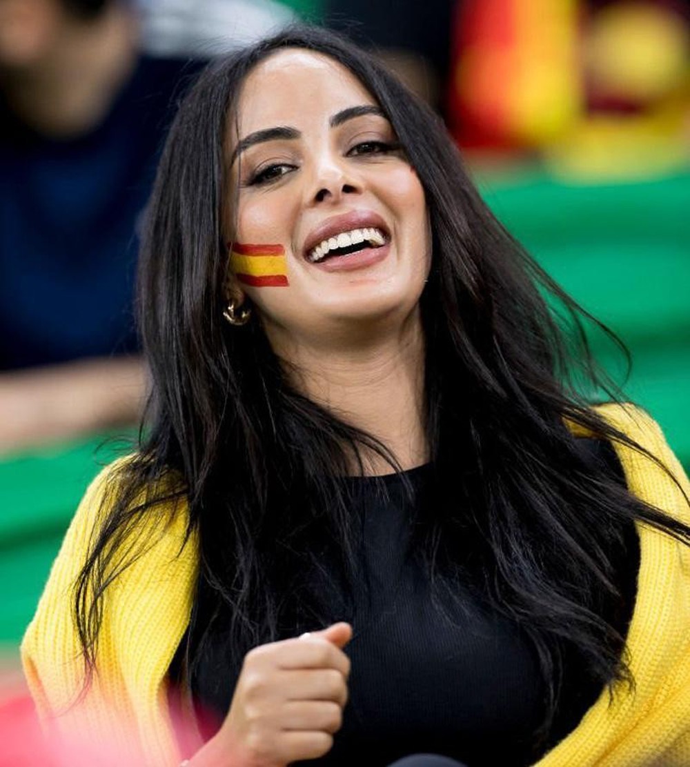 Quên lối về trước nhan sắc dàn CĐV nữ Tây Ban Nha tại World Cup 2022 - Ảnh 3.