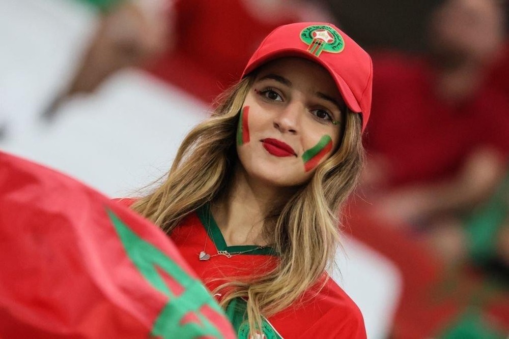 Mê mẩn với nhan sắc dàn CĐV Morocco tại World Cup 2022 - Ảnh 1.